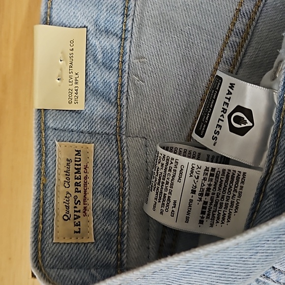 NWT Levi's Baggy Dad Wide Leg Lightwash womans jeans 32x32 - Picture 10 of 14